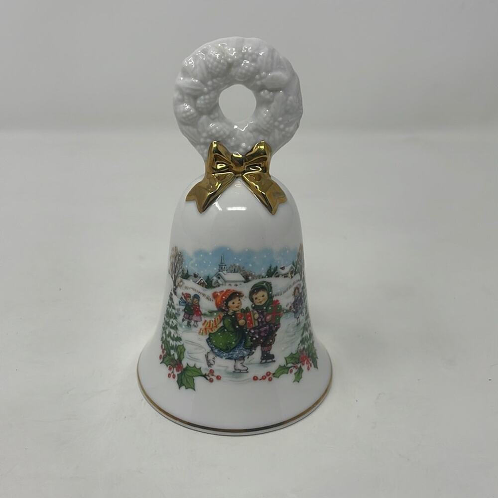 Vintage 1986 Avon gold trimmed bell ornament
